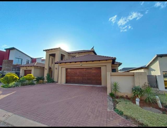 4 BEDROOM HOUSE FOR SALE IN MAGALIESBERG COUNTRY ESTATE